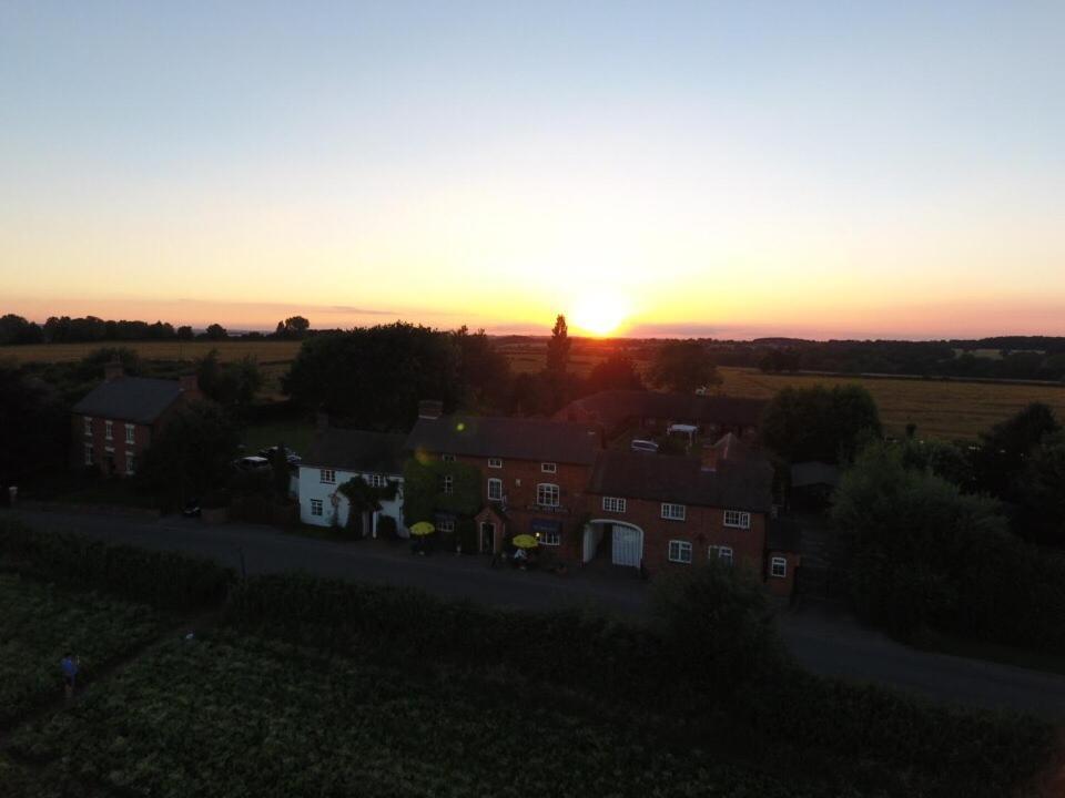 The Royal Arms Hotel Sutton Cheney Exteriör bild